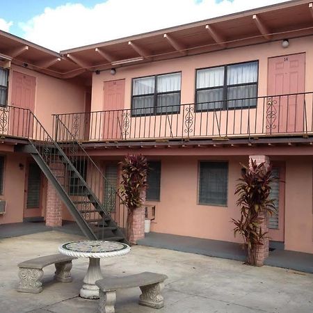 וסט פאלם ביץ' Helen Apartments & Motel מראה חיצוני תמונה