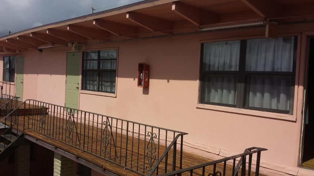 וסט פאלם ביץ' Helen Apartments & Motel מראה חיצוני תמונה