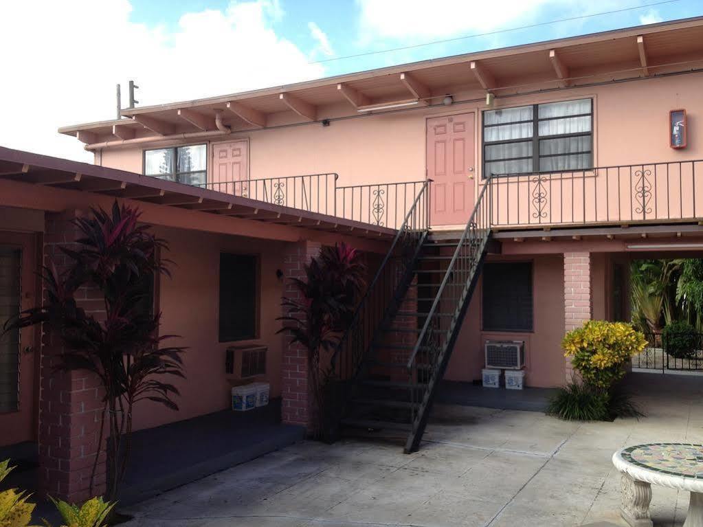 וסט פאלם ביץ' Helen Apartments & Motel מראה חיצוני תמונה