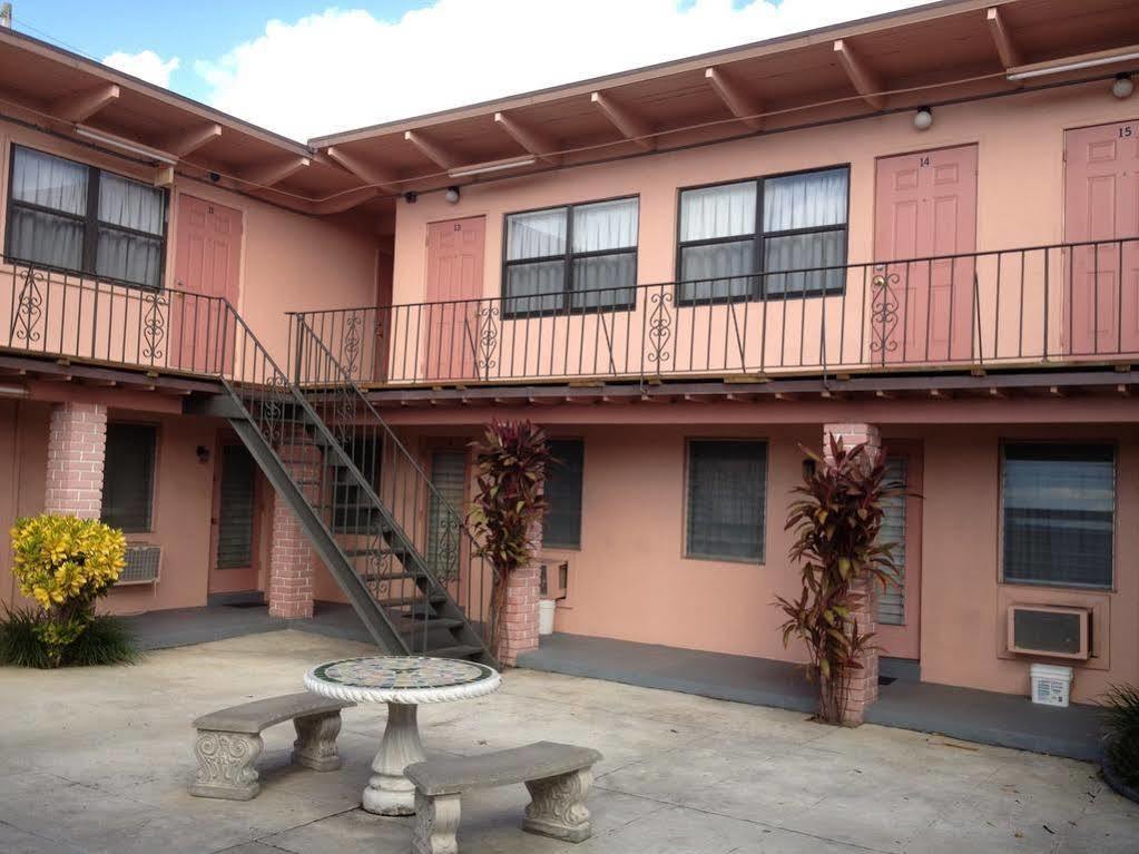 וסט פאלם ביץ' Helen Apartments & Motel מראה חיצוני תמונה